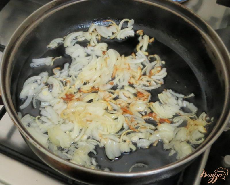 Фото приготовление рецепта: Запеканка из картофеля филе и грибов шаг №4
