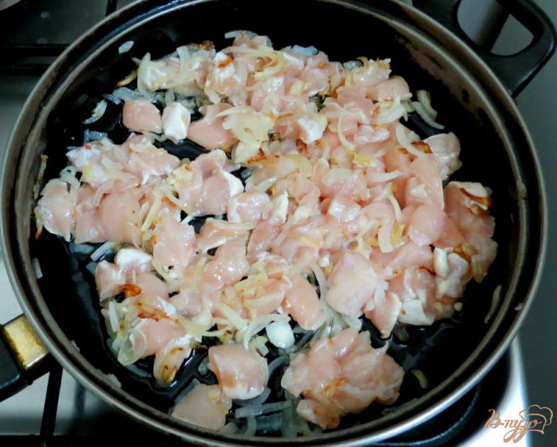 Фото приготовление рецепта: Запеканка из картофеля филе и грибов шаг №5