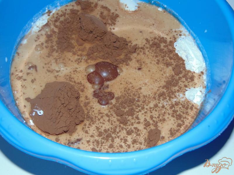 Фото приготовление рецепта: Шоколадный пудинг с грецкими орехами шаг №4