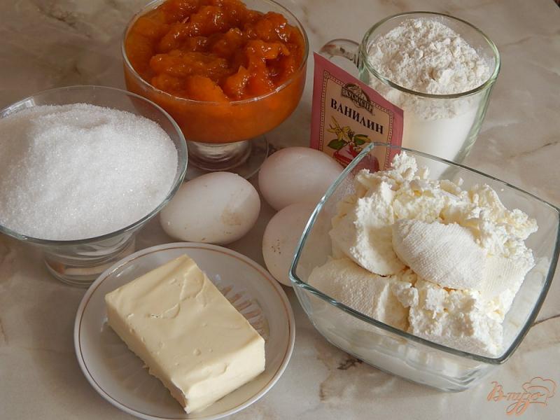 Фото приготовление рецепта: Насыпной пирог с творогом и персиками шаг №1