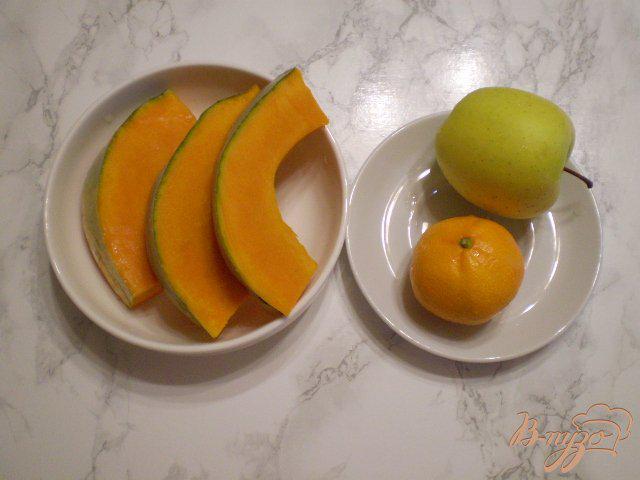 Фото приготовление рецепта: Тыквенно-мандариновый фреш с яблоком шаг №1