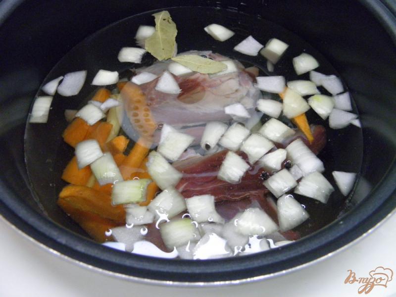 Фото приготовление рецепта: Гороховый суп на говяжьих ребрах шаг №4