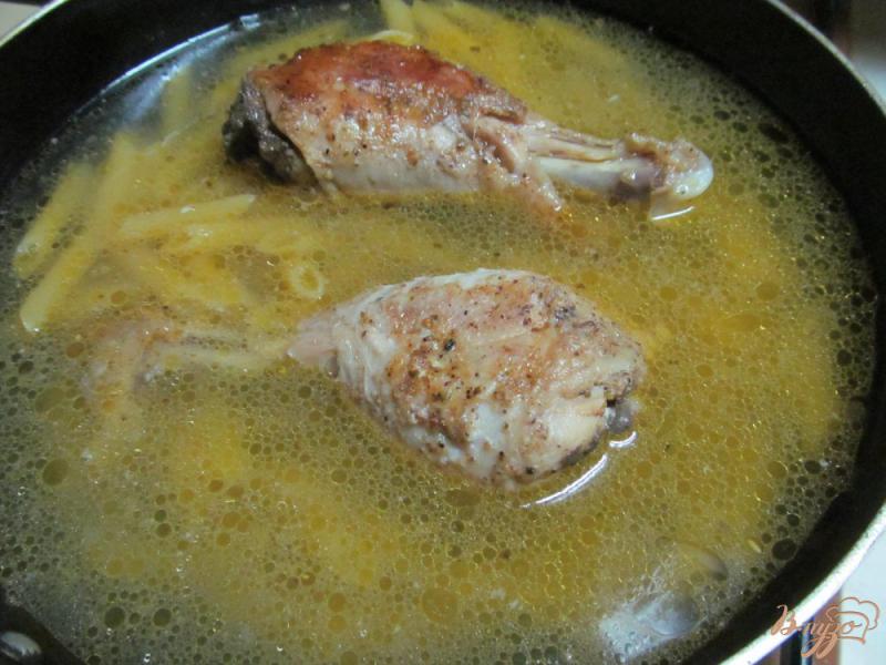 Фото приготовление рецепта: Курица в специях с макаронами шаг №5
