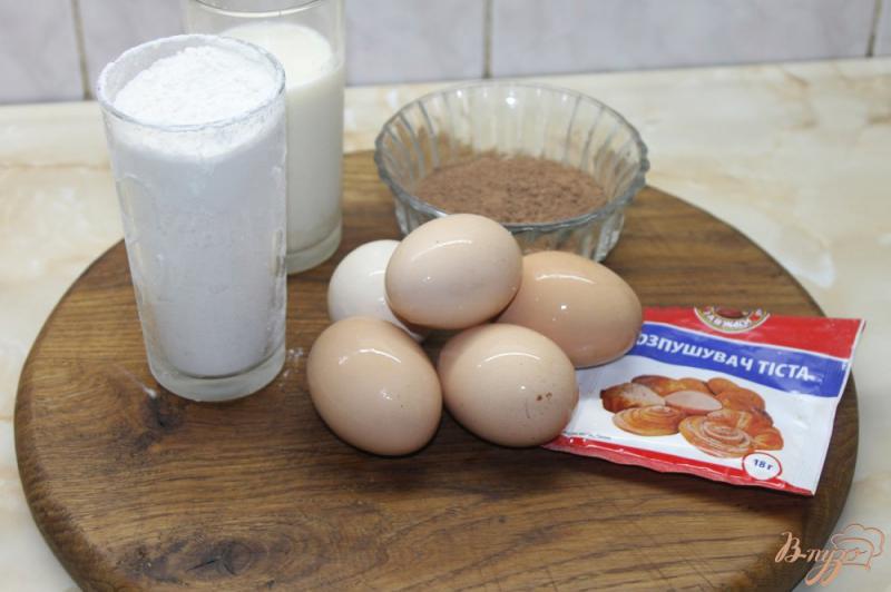 Фото приготовление рецепта: Шоколадный торт с грецкими орехами, сгущенным молоком и шоколадным соусом шаг №1