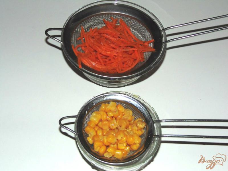 Фото приготовление рецепта: Салат из белокочанной капусты с морковью по-корейски шаг №3