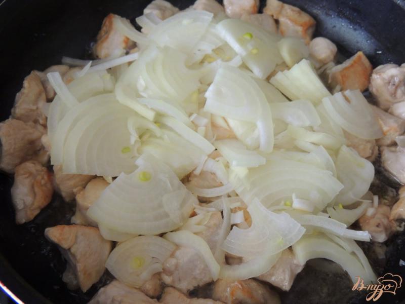Фото приготовление рецепта: Куриное филе с соусом шаг №5