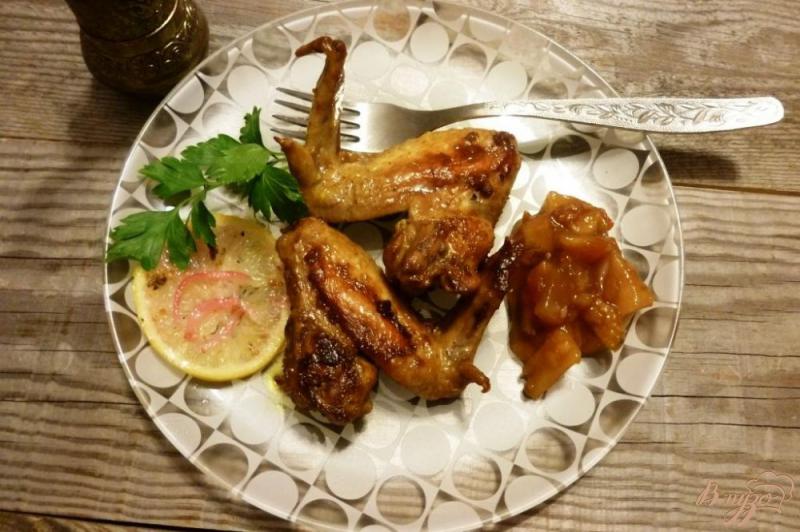 Фото приготовление рецепта: Крылышки в чесночно-соевом маринаде шаг №6