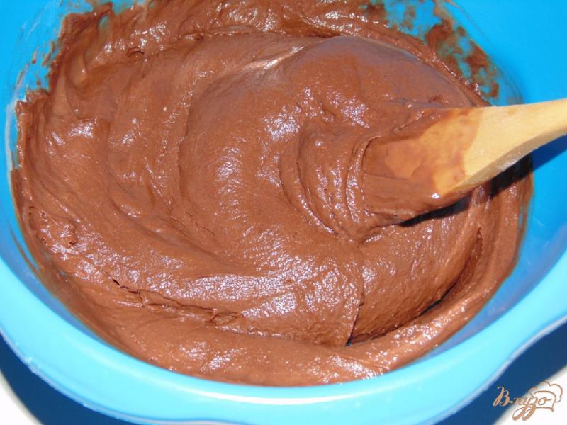 Фото приготовление рецепта: Шоколадные порционные кексы шаг №5