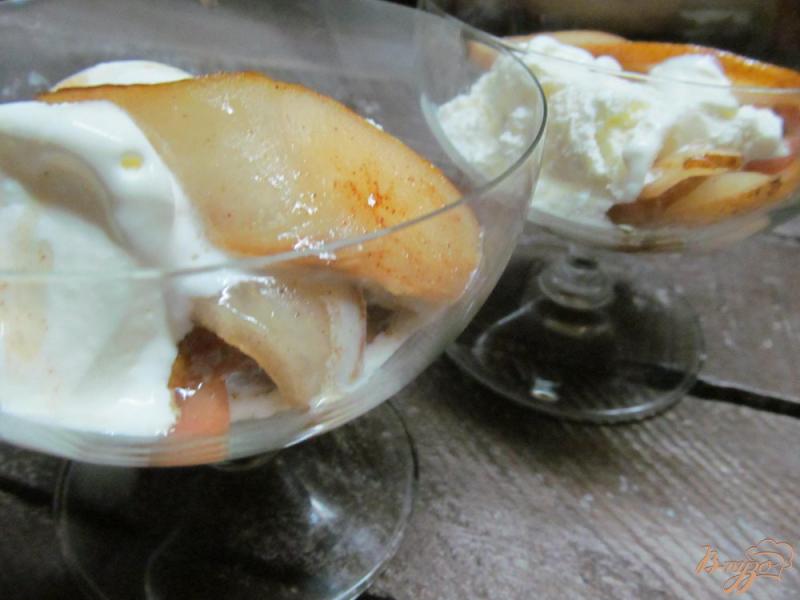 Фото приготовление рецепта: Грушевый десерт с ванильным мороженым шаг №5
