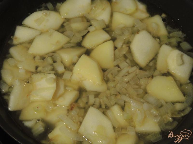 Фото приготовление рецепта: Суп-пюре с тыквой и яблоком шаг №7