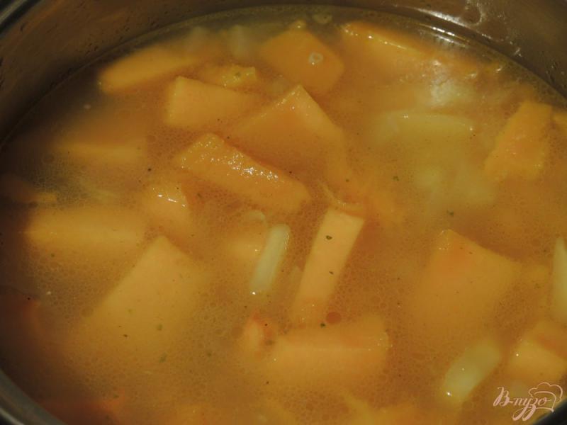 Фото приготовление рецепта: Суп-пюре с тыквой и яблоком шаг №9
