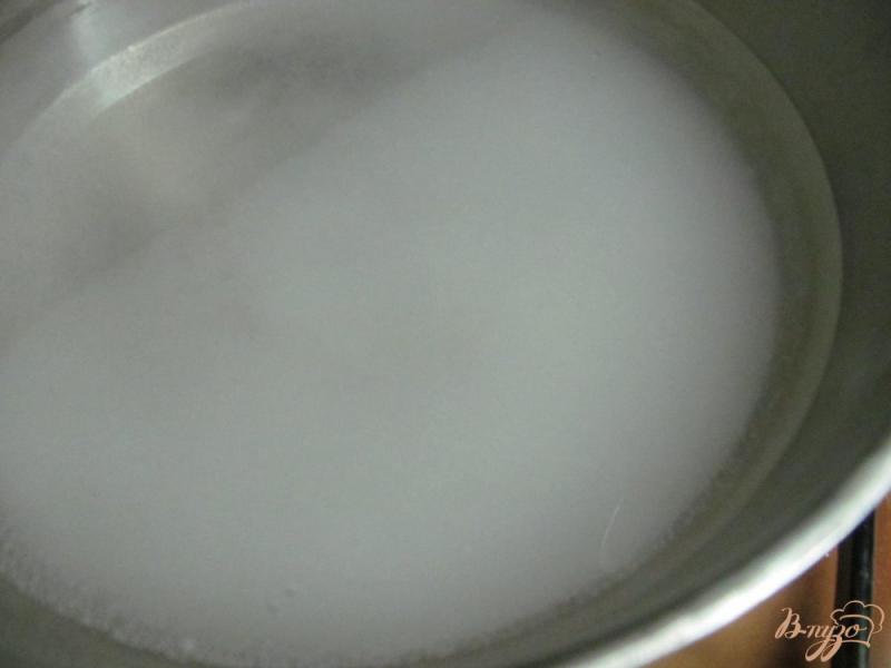 Фото приготовление рецепта: Смузи из замороженных слив со льдом шаг №1