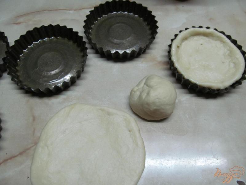 Фото приготовление рецепта: Пикантные пироги с творогом шаг №2