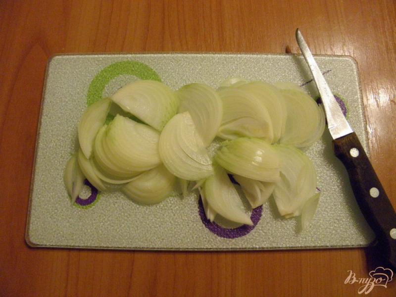 Фото приготовление рецепта: Салат с кальмаром и свежим огурцом шаг №3