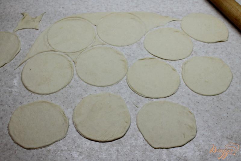 Фото приготовление рецепта: Пирожки с капустой шаг №5
