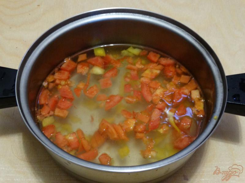 Фото приготовление рецепта: Быстрый суп с консервированной фасолью и шампиньонами шаг №2