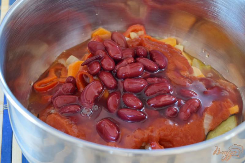Фото приготовление рецепта: Овощное рагу с баклажанами и фасолью шаг №7