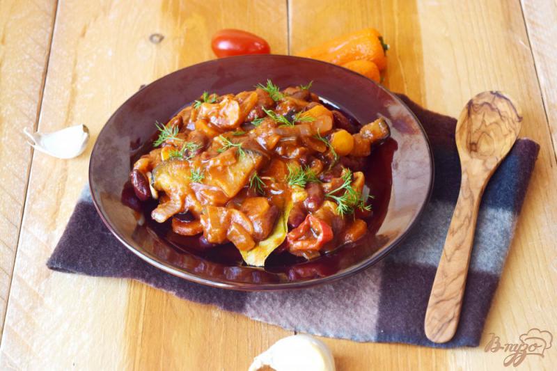 Фото приготовление рецепта: Овощное рагу с баклажанами и фасолью шаг №9