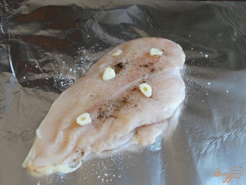 Фото приготовление рецепта: Куриная грудка с лимоном в мультиварке шаг №2
