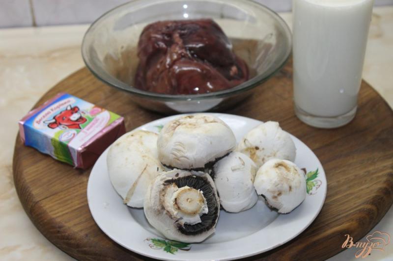 Фото приготовление рецепта: Печеночные блинчики с сыром, грибами и помидорами шаг №1