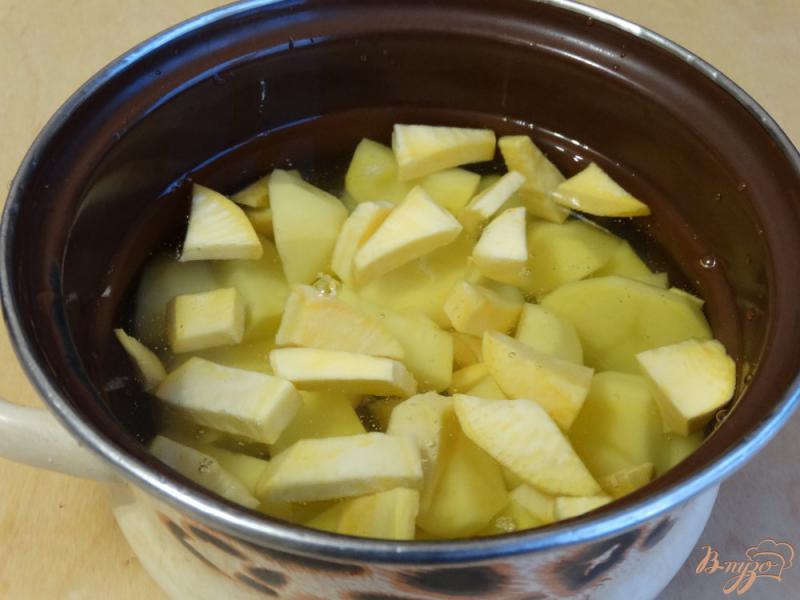 Фото приготовление рецепта: Картофельное пюре с репой и шампиньонами шаг №4