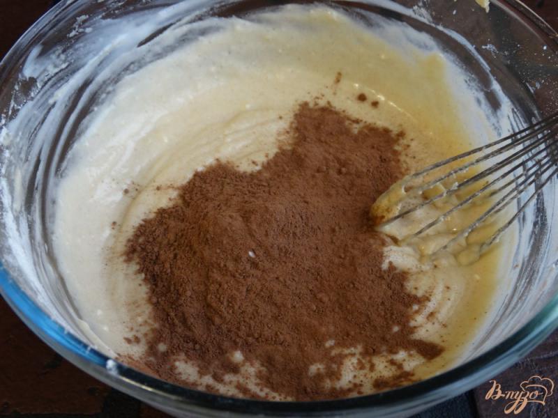 Фото приготовление рецепта: Шоколадный кекс шаг №4