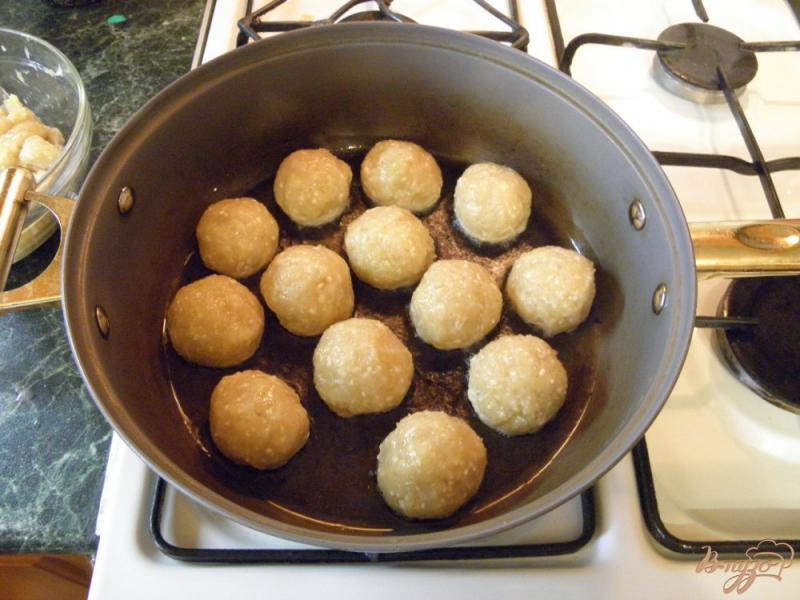 Фото приготовление рецепта: Тефтели с сырым рисом в томатной подливе шаг №7