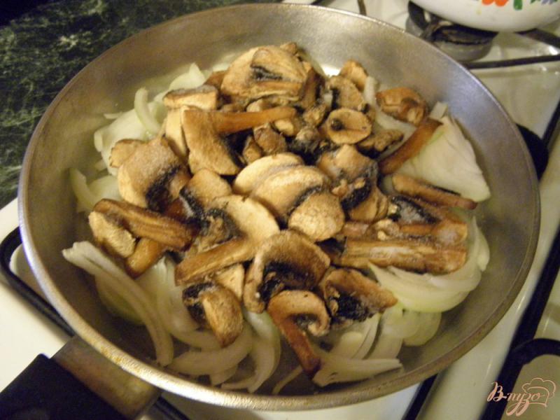Фото приготовление рецепта: Лаваш с курицей, грибам и морковью по-корейски шаг №2