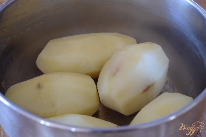 Фото приготовление рецепта: Картофель, запеченный с травами и чесноком шаг №2