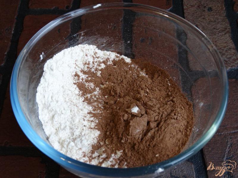 Фото приготовление рецепта: Шоколадное печенье на черничном варенье шаг №1