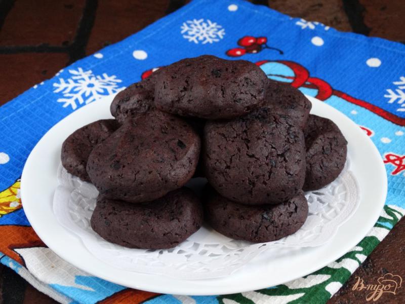 Фото приготовление рецепта: Шоколадное печенье на черничном варенье шаг №9