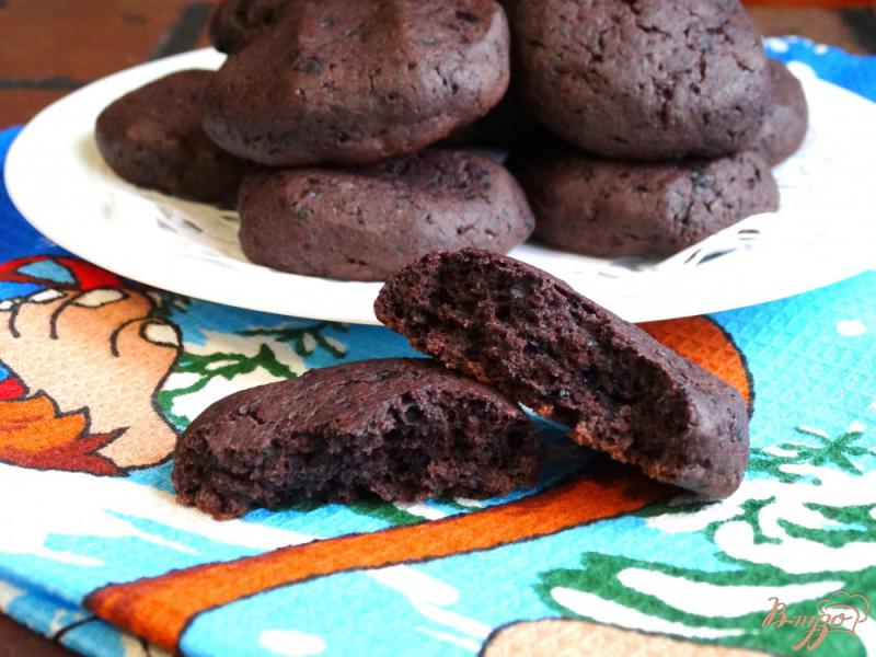 Фото приготовление рецепта: Шоколадное печенье на черничном варенье шаг №10