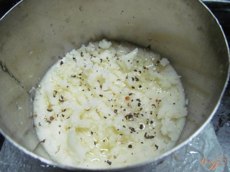 Фото приготовление рецепта: Теплый салат из картофеля пюре и курицы шаг №6