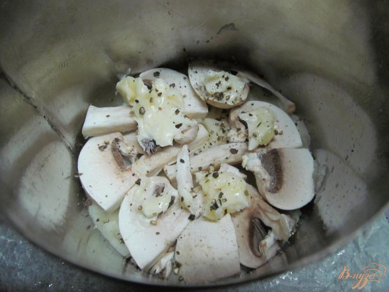 Фото приготовление рецепта: Теплый салат из картофеля пюре и курицы шаг №4