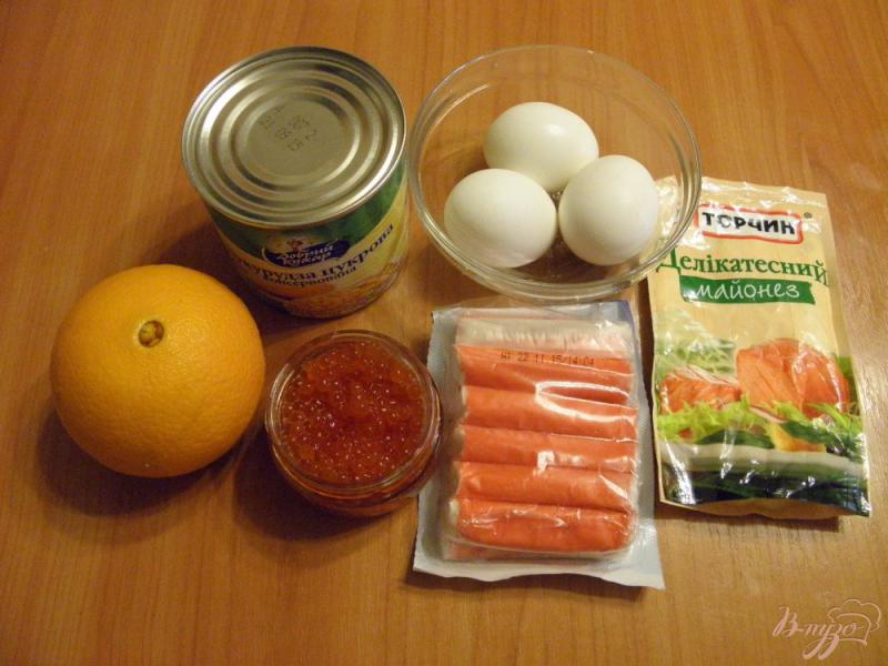 Фото приготовление рецепта: Салат с красной икрой шаг №1