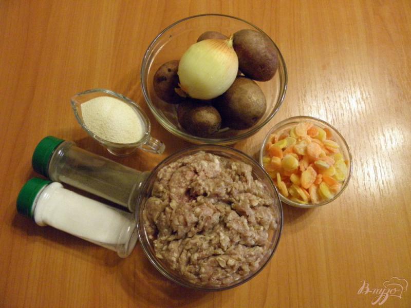 Фото приготовление рецепта: Манный суп с фрикадельками шаг №1