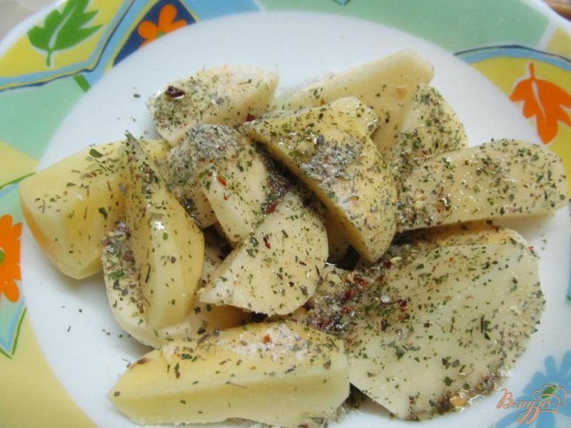 Фото приготовление рецепта: Запеченный картофель в итальянских травах с сыром шаг №1