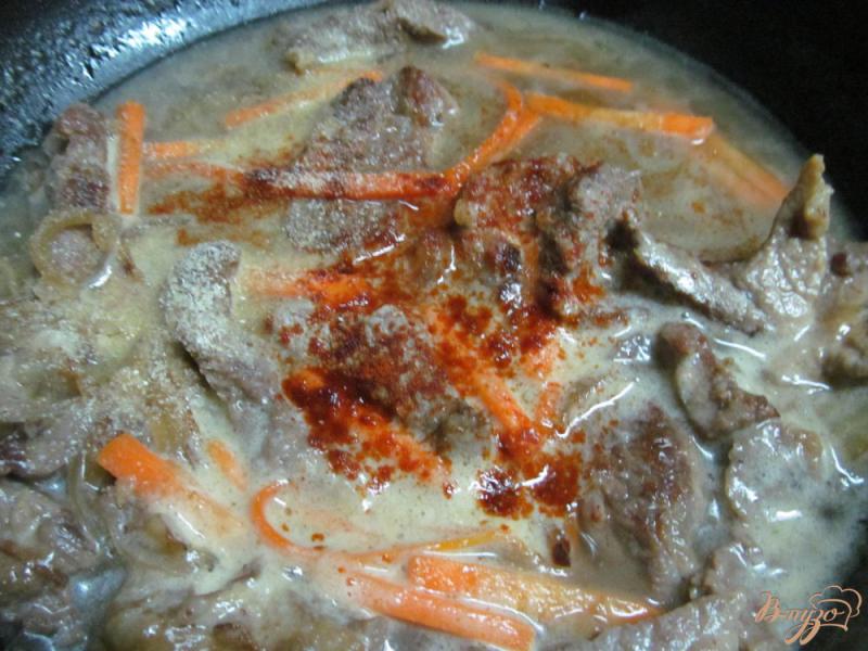 Фото приготовление рецепта: Рагу из свинины с грибами и консервированным горошком шаг №5