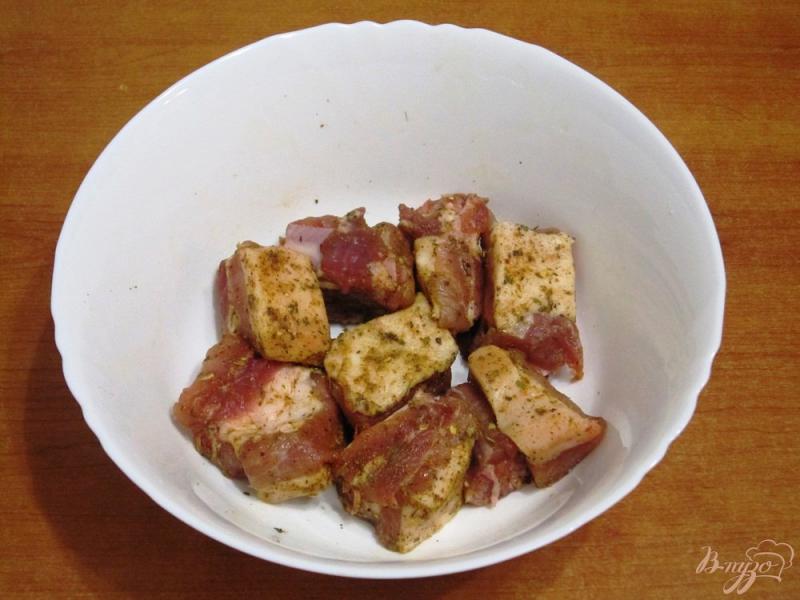 Фото приготовление рецепта: Жаркое со свиными ребрышками в рукаве шаг №2