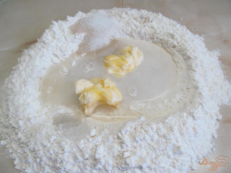 Фото приготовление рецепта: Булочки с грибами и сыром шаг №1