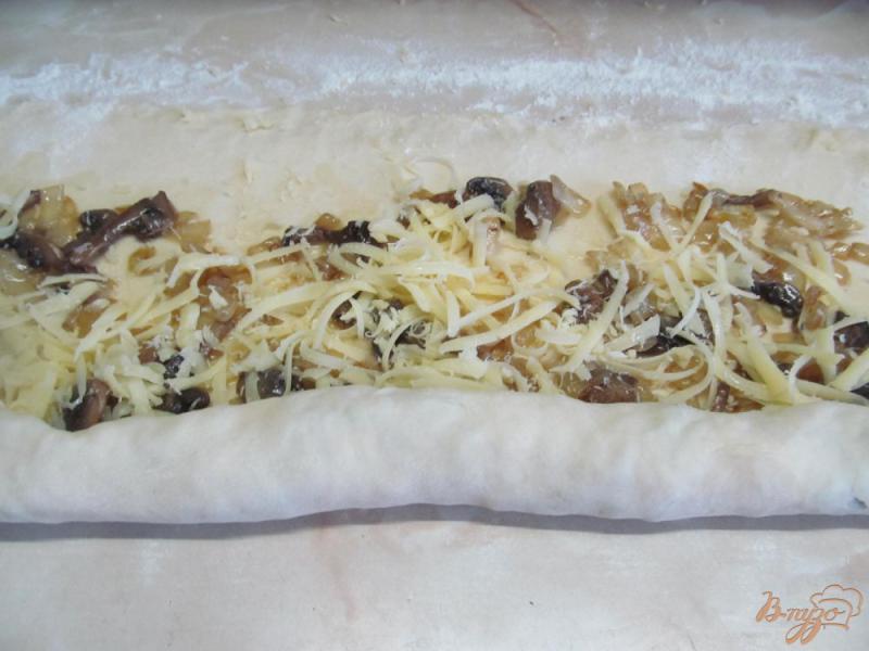 Фото приготовление рецепта: Булочки с грибами и сыром шаг №12