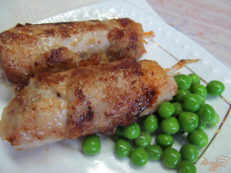 Фото приготовление рецепта: Мясо фаршированное маринованными овощами шаг №5