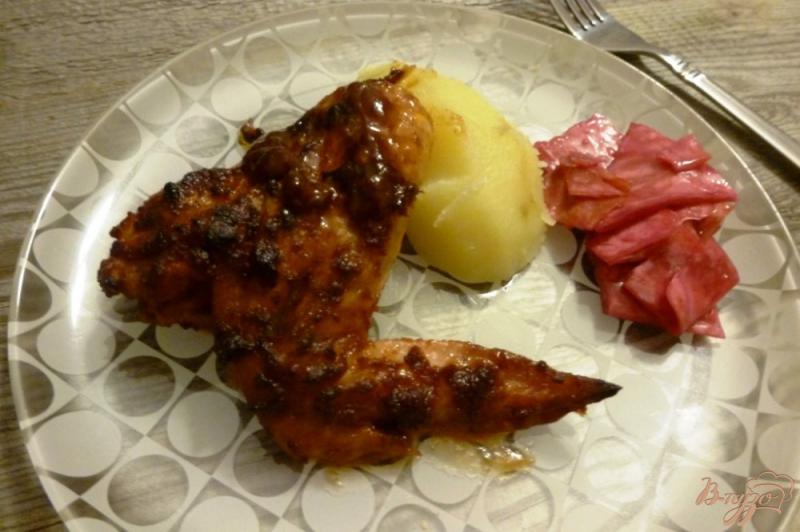 Фото приготовление рецепта: Куриные крылышки в томатном соусе шаг №7