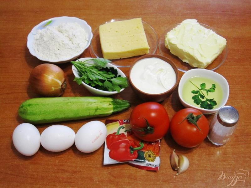 Фото приготовление рецепта: Пирог с помидорами и кабачками шаг №1
