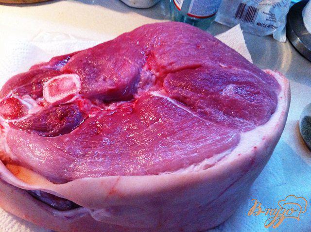 Фото приготовление рецепта: Запеченный окорок из свинины шаг №1