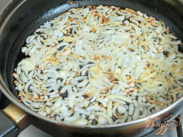 Фото приготовление рецепта: Картофель тушёный с лесными грибами, в сливках шаг №2