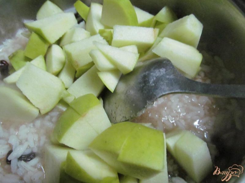 Фото приготовление рецепта: Рисовая кутья с яблоком и гранатом шаг №3