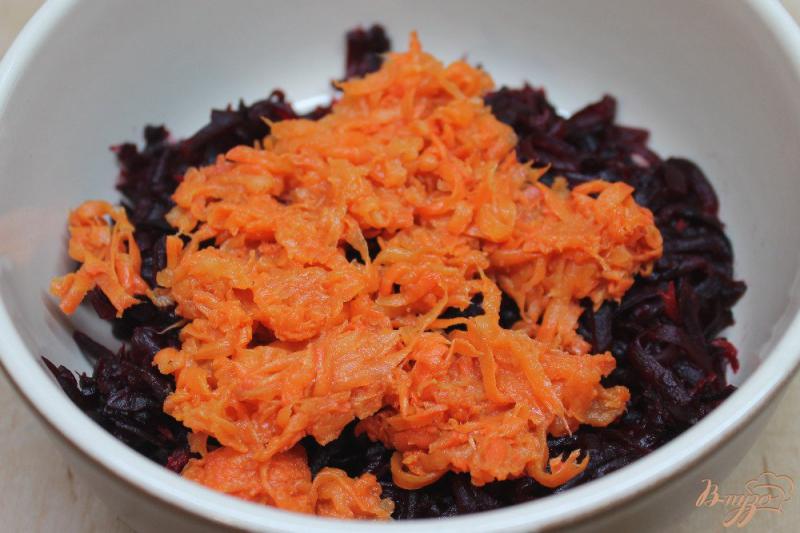 Фото приготовление рецепта: Салат из печеной свеклы и моркови шаг №2