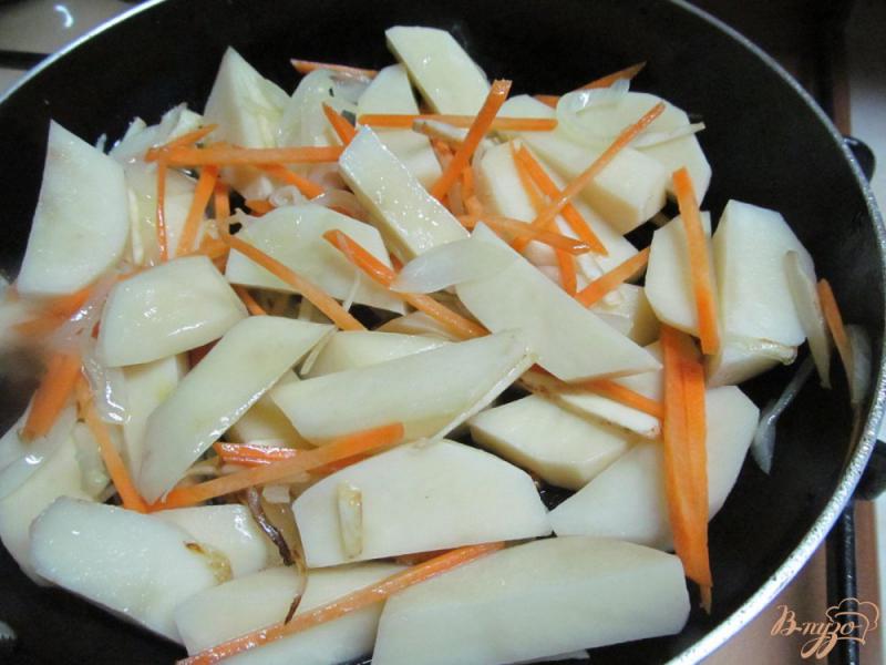 Фото приготовление рецепта: Картофель с домашней колбасой шаг №2