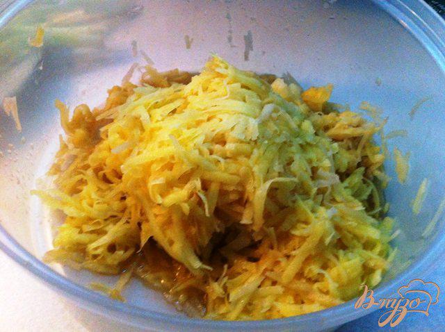 Фото приготовление рецепта: Картофельные оладьи с тмином шаг №1
